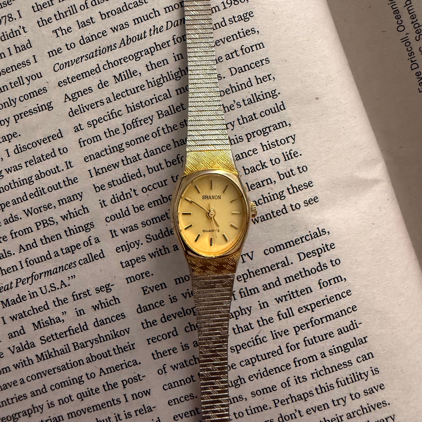 Two tone slim circle minimal watch