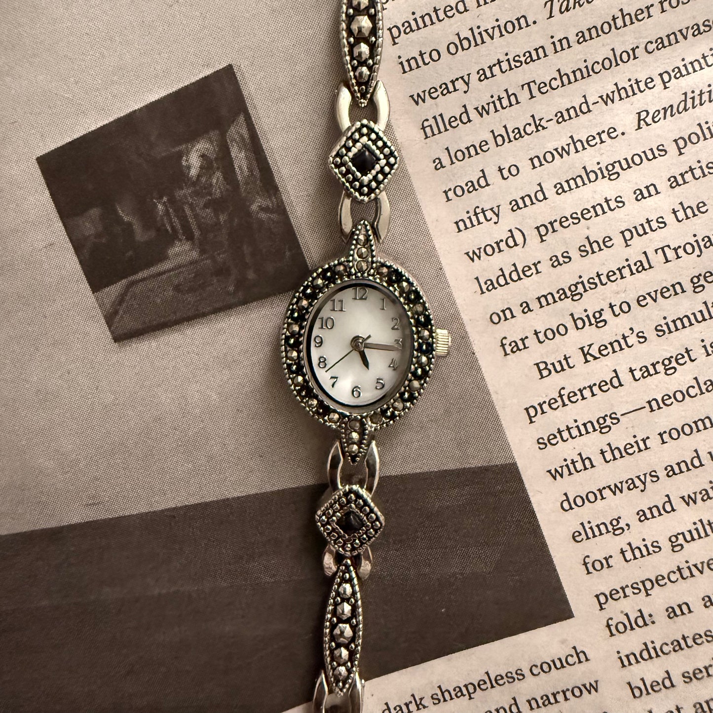 Silver circle antique slim detail watch