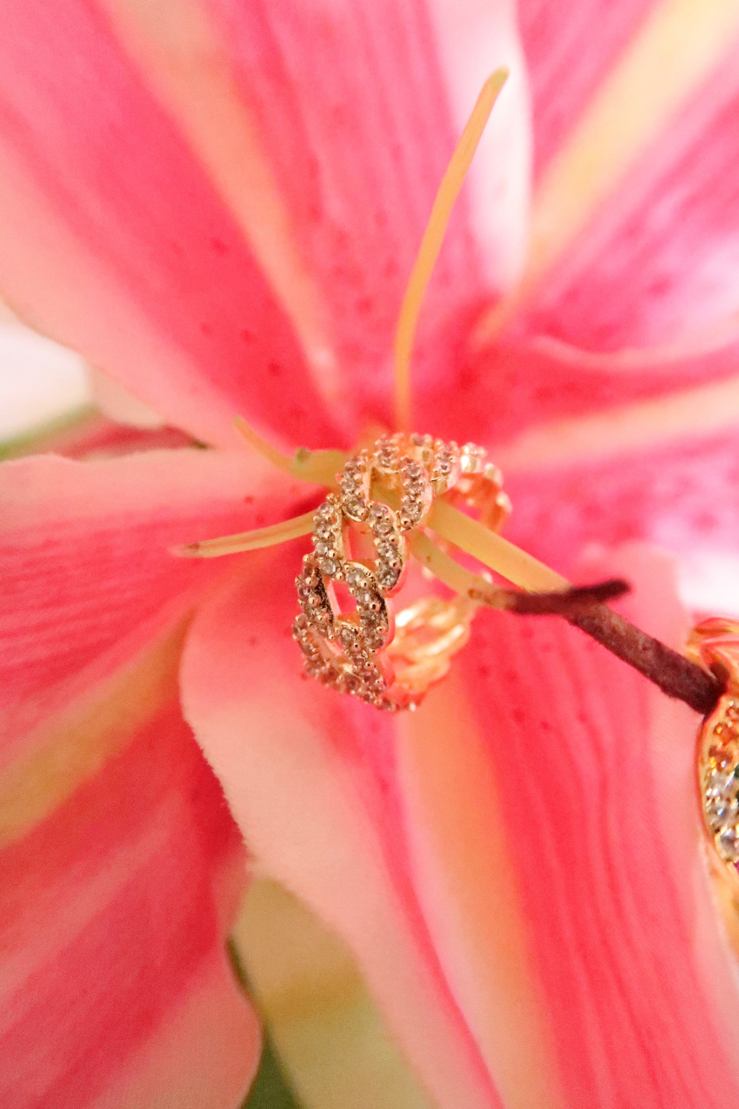 Cosmic 18K Ring