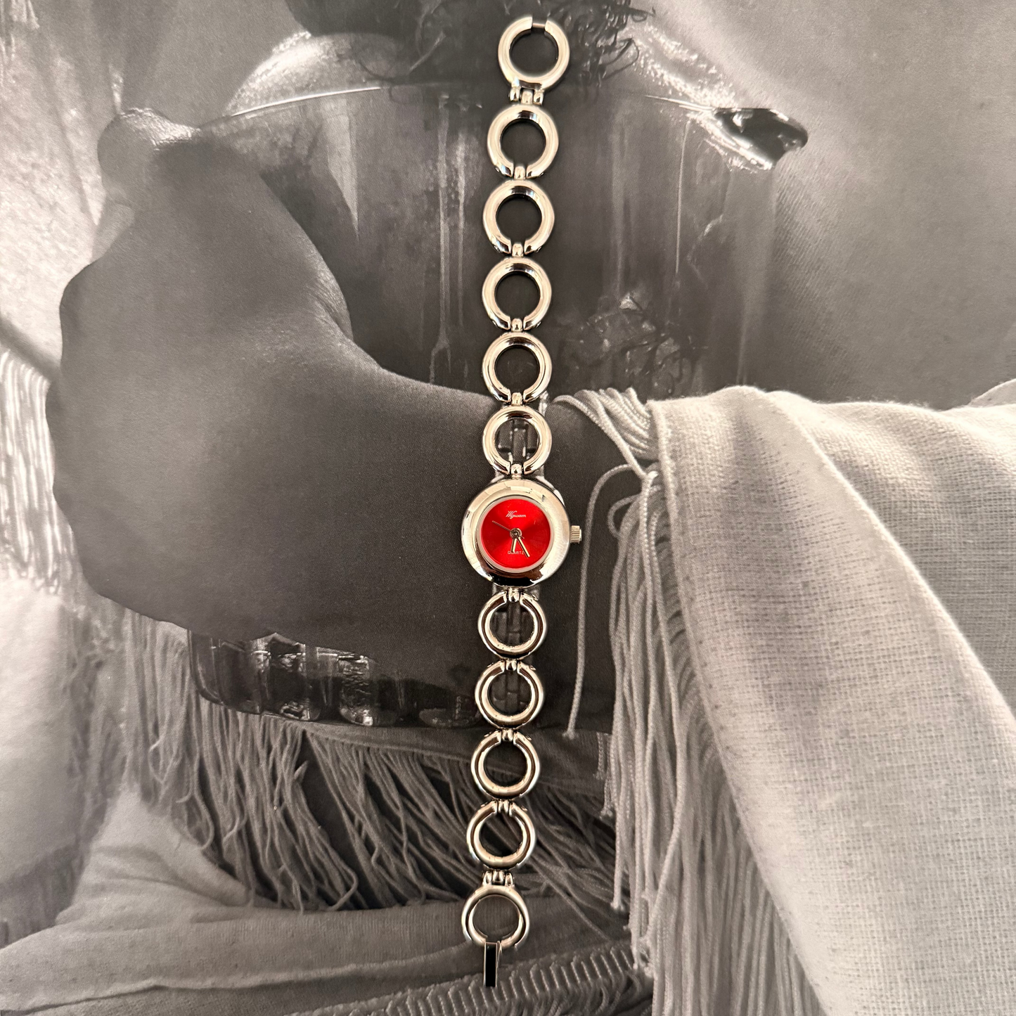 Silver circle red face o-ring band watch