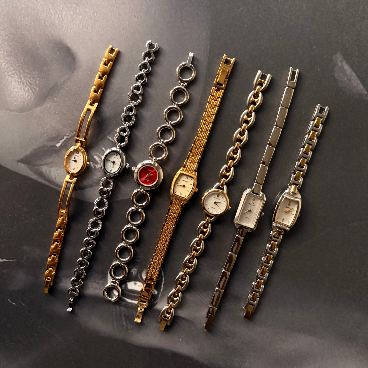 Two tone circle matte link watch