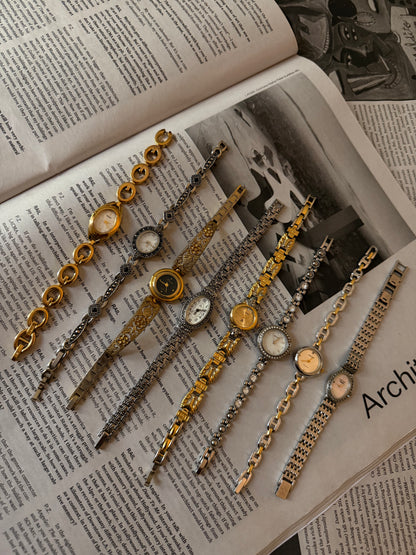 Silver circle antique slim detail watch