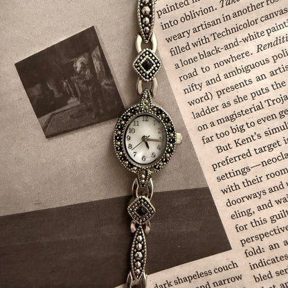 Silver circle antique slim detail watch