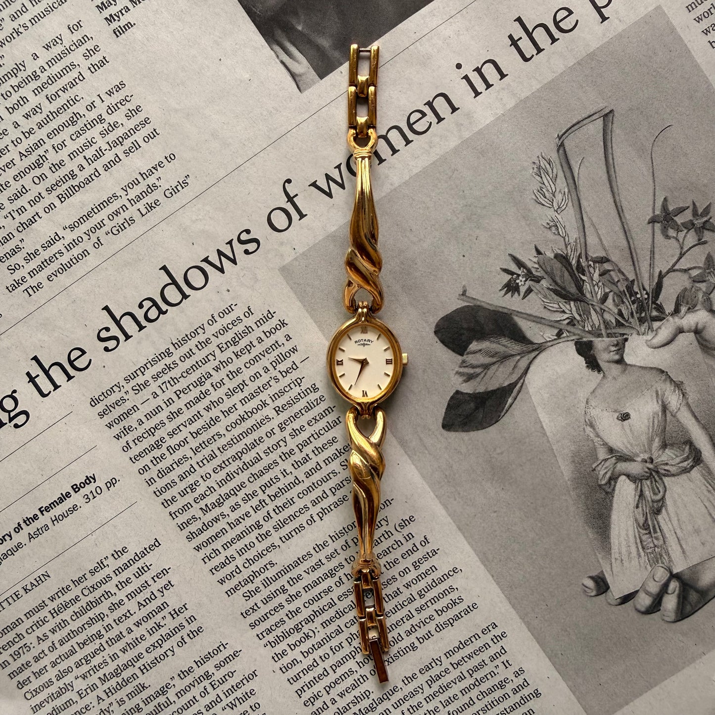 Croissant style twist cuff watch
