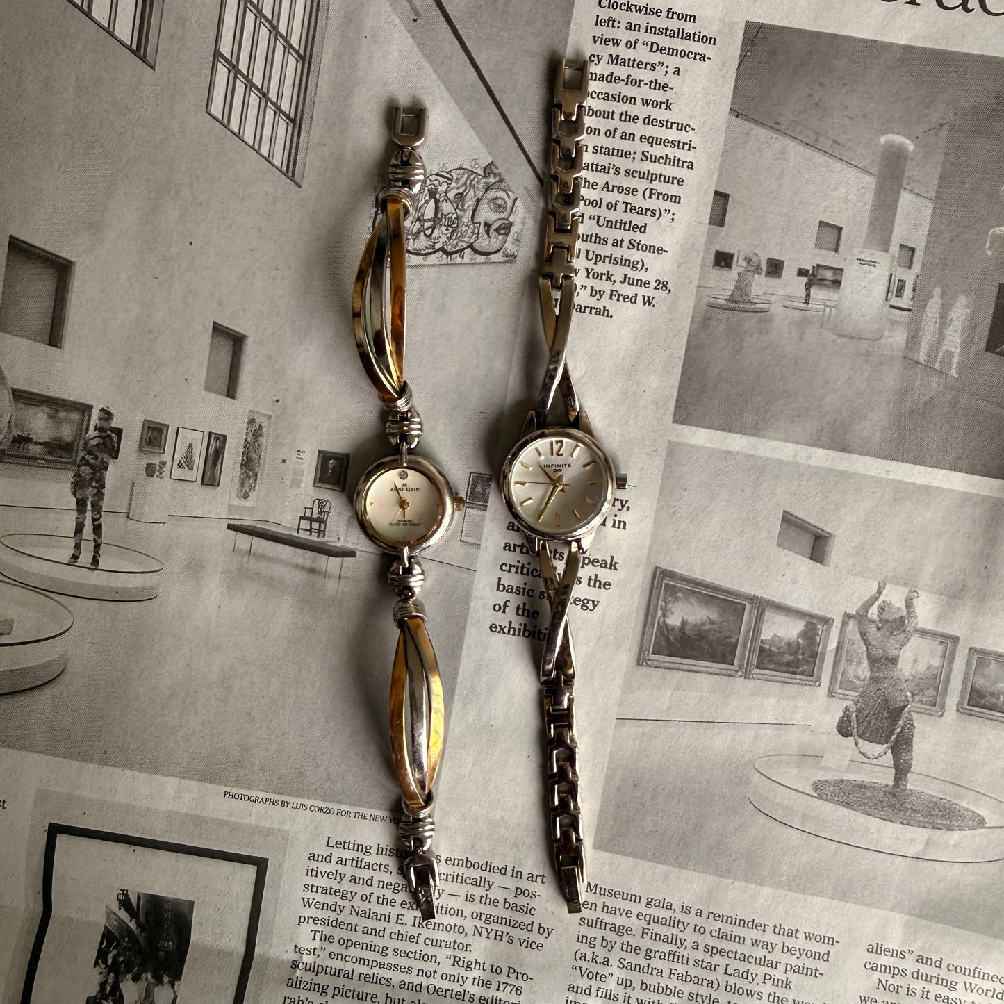 Cross style twist band watch