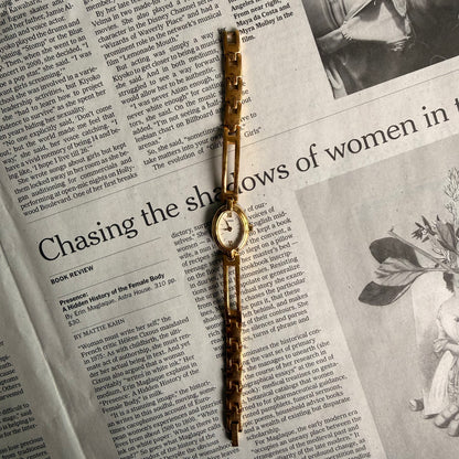 Gold oval face link watch