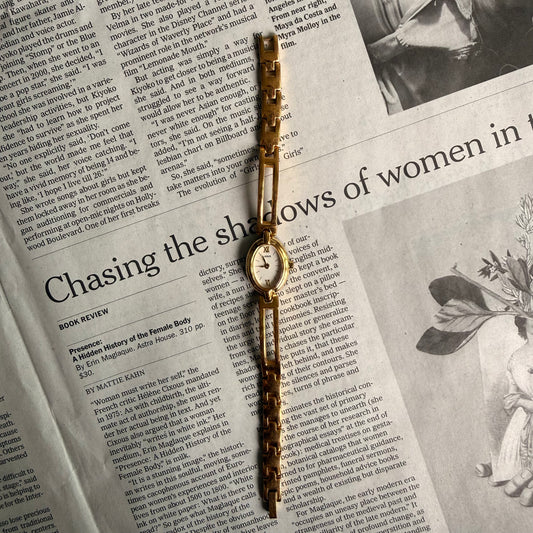 Gold oval face link watch