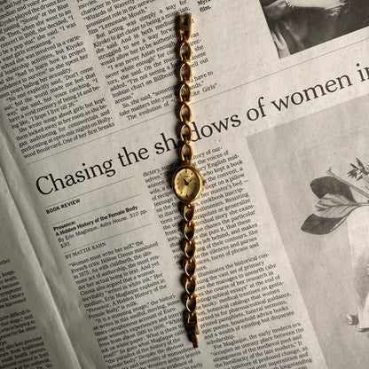 Gold oval face link watch